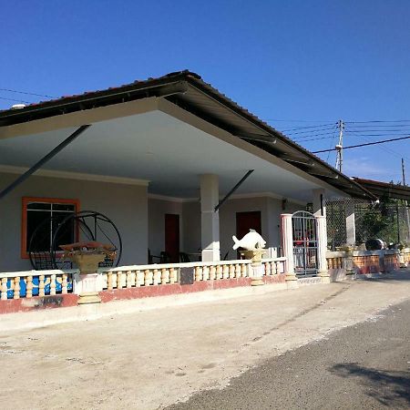 Homestay Koperasi Surau Alfalah Semporna Esterno foto